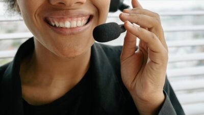 comunidade engajada ajudando no suporte ao cliente